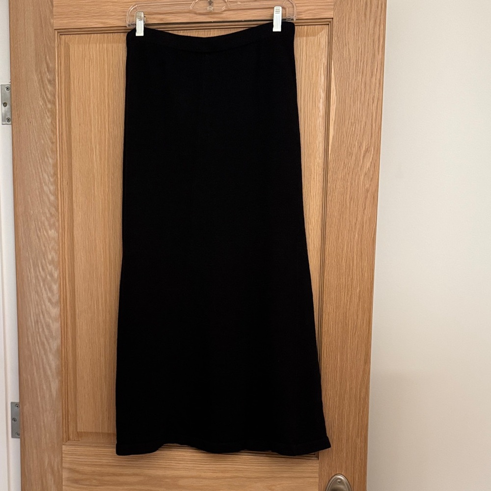 Elegant 70% Wool Black Maxi Sweater Skirt